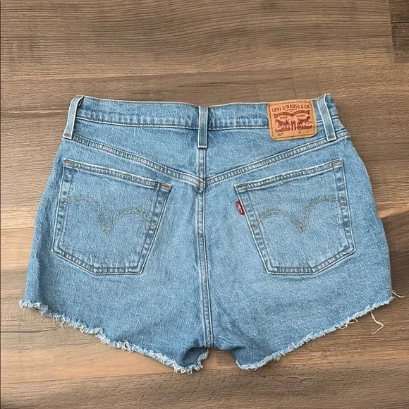 Levi’s 501 Denim Shorts - Picture 2 of 4